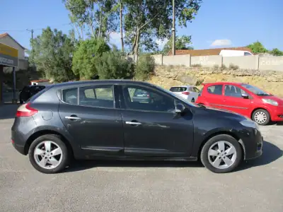 Renault Mégane 2011 - 6500 EUR, 192000 km - AUTO.MOTO.pt - 192000km - foto 5 de 11