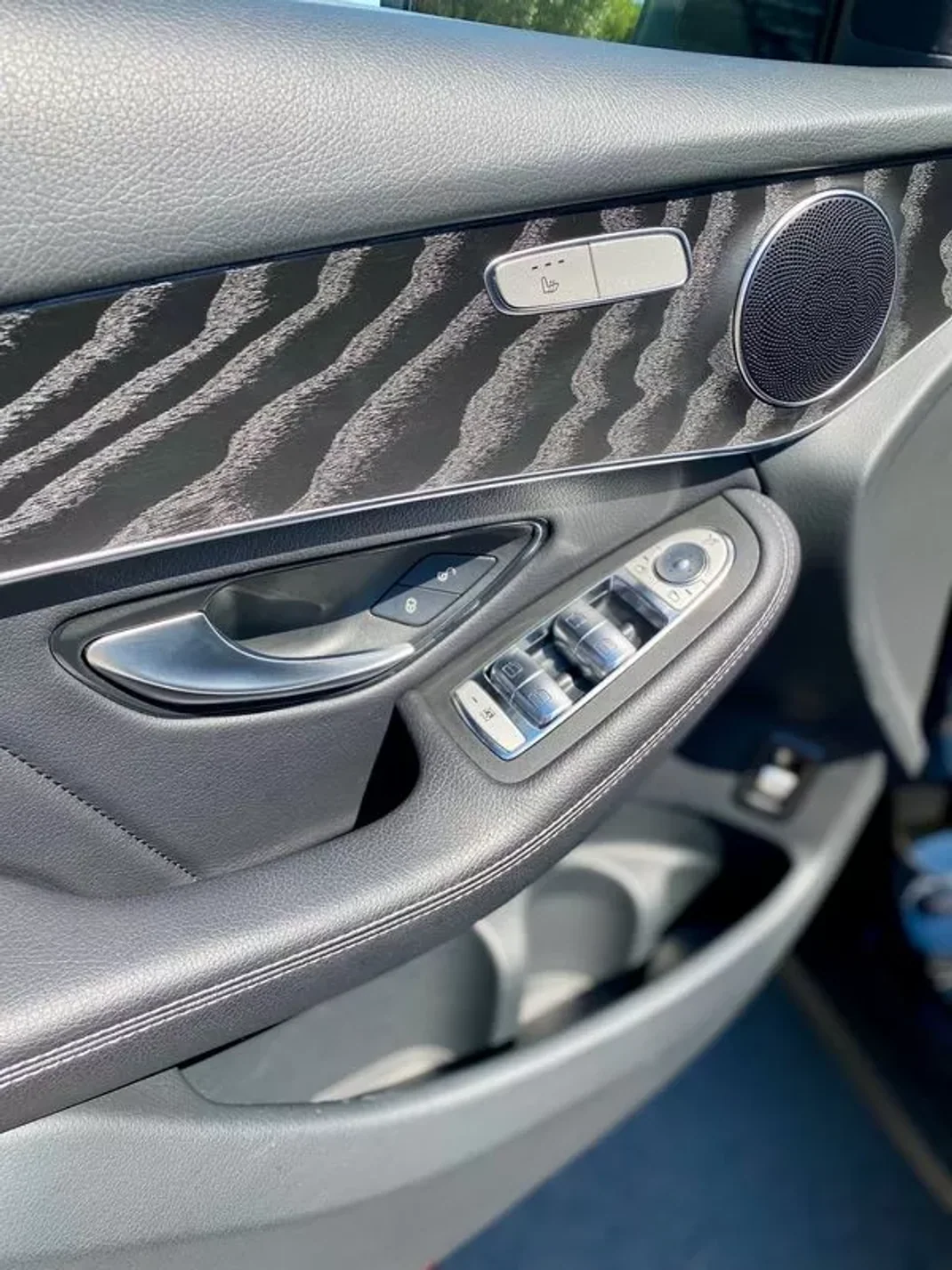 Mercedes-Benz GLC 300 2021 - 45900 EUR, 91900 km - AUTO.MOTO.pt - 91900km - foto 10 de 17