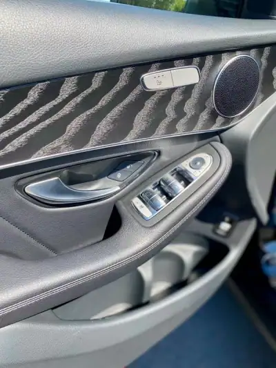 Mercedes-Benz GLC 300 2021 - 45900 EUR, 91900 km - AUTO.MOTO.pt - 91900km - foto 10 de 17