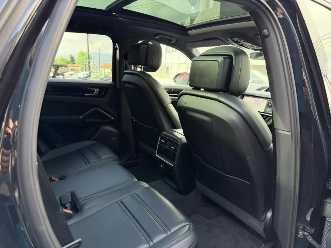Porsche Cayenne 2018 - 65900 EUR, 138000 km - AUTO.MOTO.pt - 138000km - foto 15 de 15
