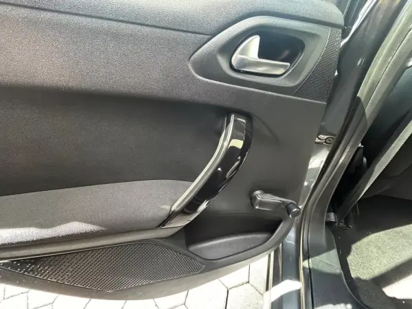 Peugeot 208 2014 - 9500 EUR, 220749 km - 220749km - foto 14 de 18
