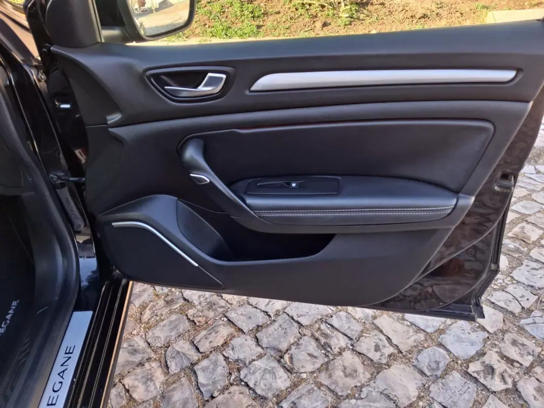 Renault Mégane Sport Tourer 2017 - 11500 EUR, 150000 km - AUTO.MOTO.pt - 150000km - foto 18 de 20