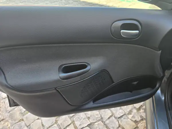 Peugeot 206 2011 - 4000 EUR, 254500 km - AUTO.MOTO.pt - 254500km - foto 7 de 18