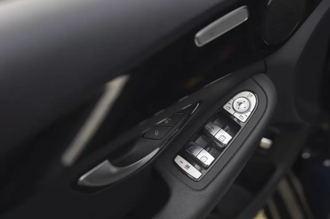 Mercedes-Benz C 180 2019 - 21900 EUR, 186430 km - AUTO.MOTO.pt - 186430km - foto 23 de 36