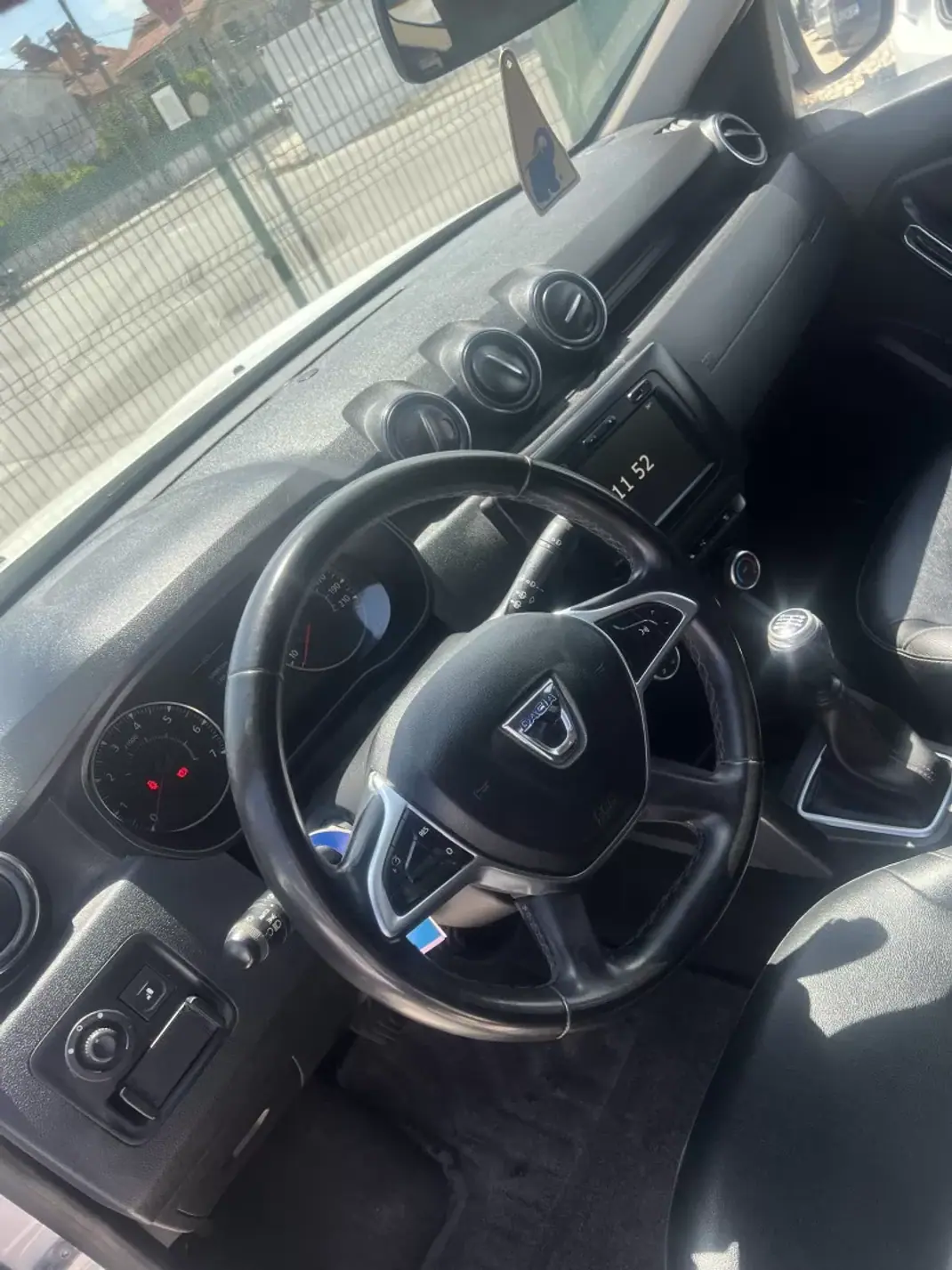 Dacia Duster 2019 - 13999 EUR, 240000 km - AUTO.MOTO.pt - 240000km - foto 5 de 7