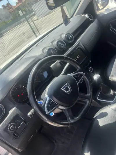 Dacia Duster 2019 - 13999 EUR, 240000 km - AUTO.MOTO.pt - 240000km - foto 5 de 7