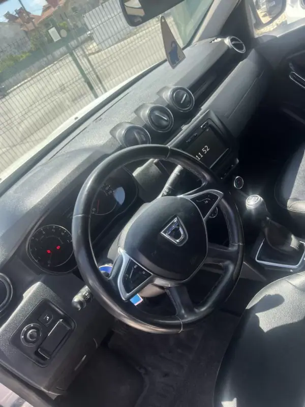 Dacia Duster 2019 - 13999 EUR, 240000 km - AUTO.MOTO.pt - 240000km - foto 5 de 7