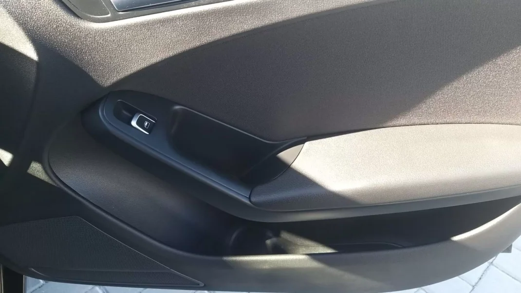 Audi A4 2015 - 17950 EUR, 145000 km - AUTO.MOTO.pt - 145000km - foto 5 de 19