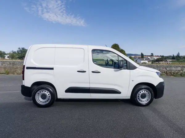 Peugeot Partner 2019 - 12990 EUR, 141000 km - AUTO.MOTO.pt - 141000km - foto 8 de 30