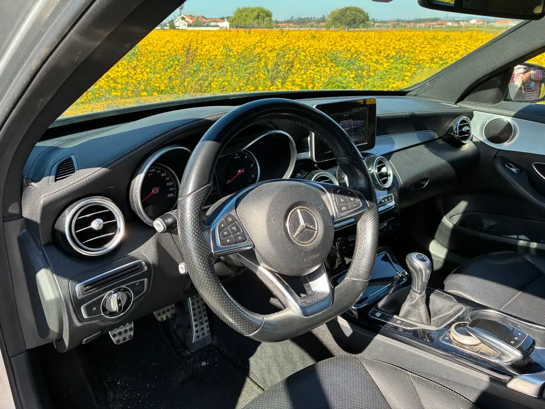 Mercedes-Benz C 220 2015 - 15750 EUR, 245700 km - AUTO.MOTO.pt - 245700km - foto 5 de 10