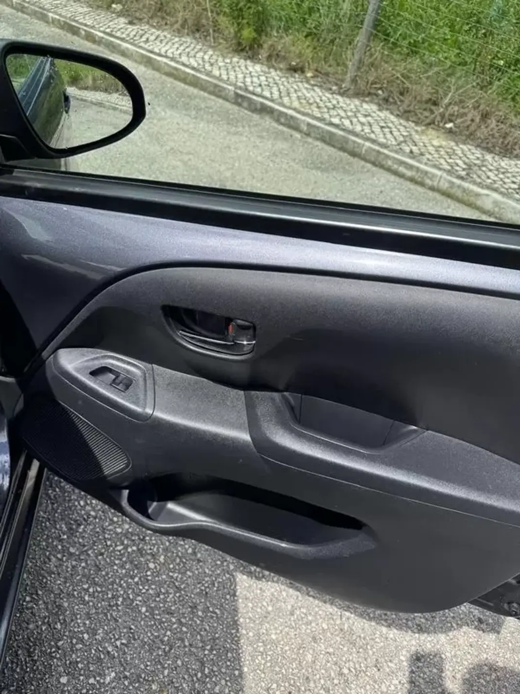 Peugeot 108 2021 - 11000 EUR, 62048 km - AUTO.MOTO.pt - 62048km - foto 30 de 32