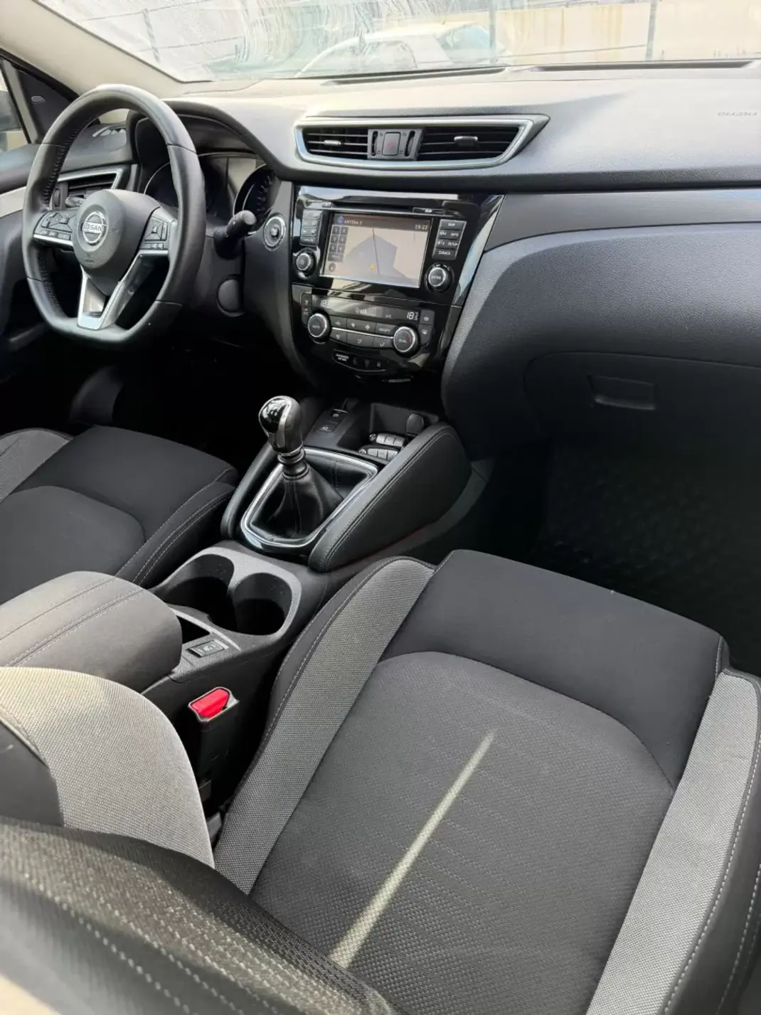 Nissan Qashqai 2018 - 18490 EUR, 111000 km - 111000km - foto 8 de 39