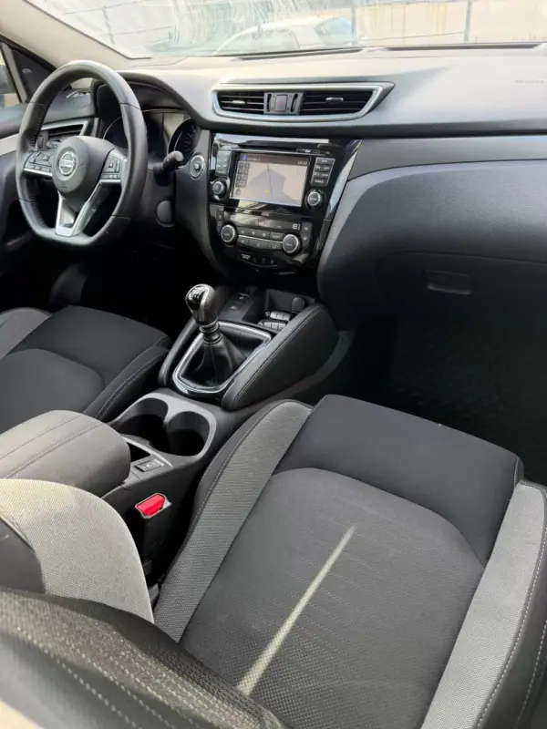 Nissan Qashqai 2018 - 18990 EUR, 111000 km - AUTO.MOTO.pt - 111000km - foto 8 de 39