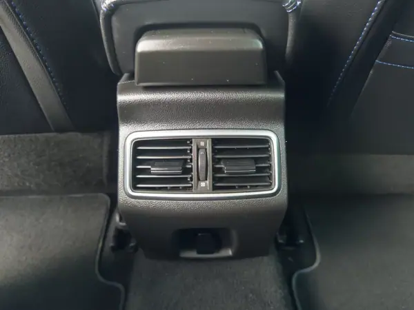 Renault Mégane 2018 - 15990 EUR, 117000 km - AUTO.MOTO.pt - 117000km - foto 29 de 48
