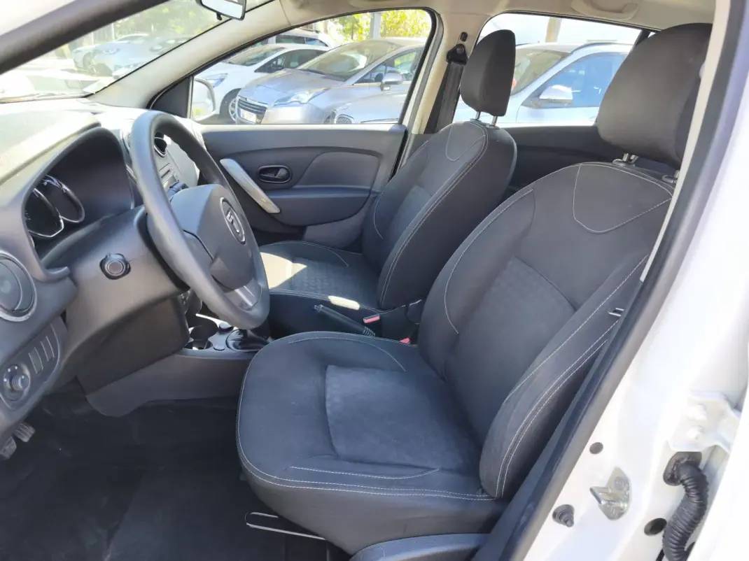 Dacia Sandero 2014 - 6900 EUR, 183000 km - AUTO.MOTO.pt - 183000km - foto 7 de 10