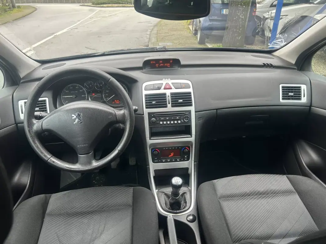 Peugeot 307 2006 - 3750 EUR, 278000 km - AUTO.MOTO.pt - 278000km - foto 7 de 9