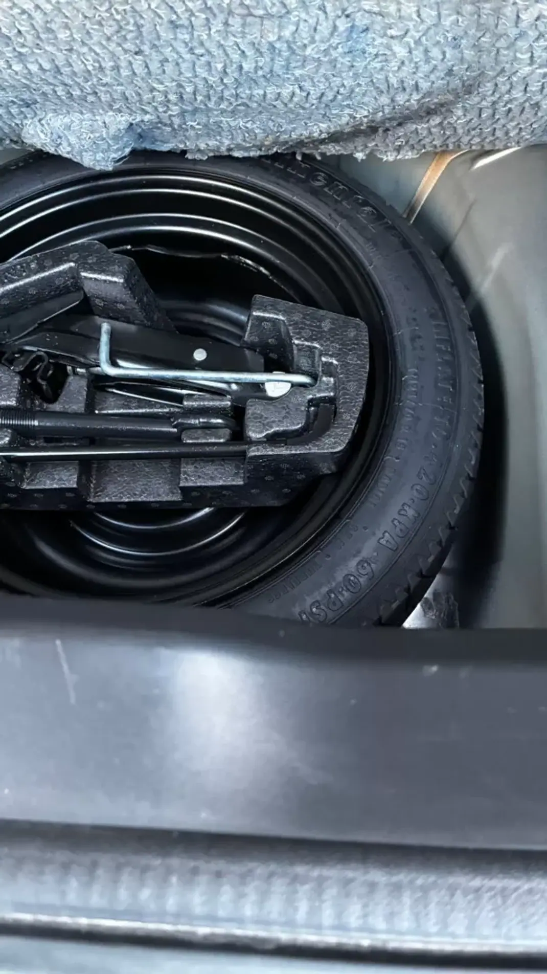 Peugeot 108 2019 - 11750 EUR, 88467 km - AUTO.MOTO.pt - 88467km - foto 17 de 20