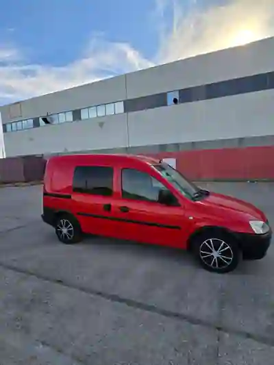 Opel Combo 2005 - 3700 EUR, 181500 km - AUTO.MOTO.pt - 181500km - foto 5 de 7