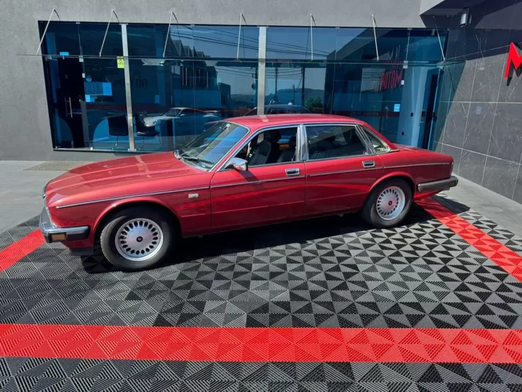 Jaguar Daimler 1990 - 19900 EUR, 146000 km - AUTO.MOTO.pt - 146000km - foto 3 de 14