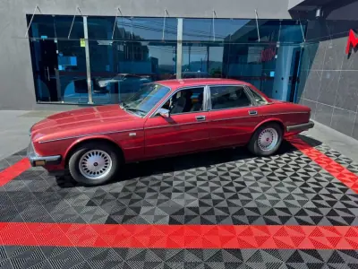 Jaguar Daimler 1990 - 19900 EUR, 146000 km - AUTO.MOTO.pt - 146000km - foto 3 de 14