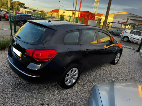 Opel Astra 2015 - 6250 EUR, 250000 km - AUTO.MOTO.pt - 250000km - foto 3 de 8
