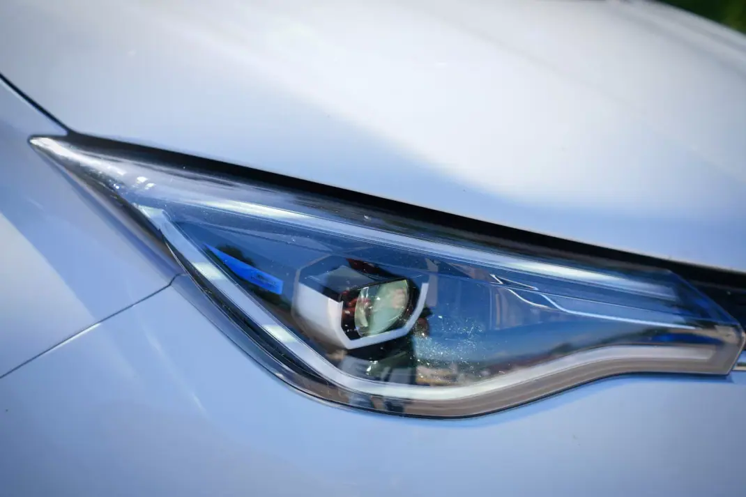Renault Zoe 2020 - 12990 EUR, 103000 km - AUTO.MOTO.pt - 103000km - foto 10 de 24