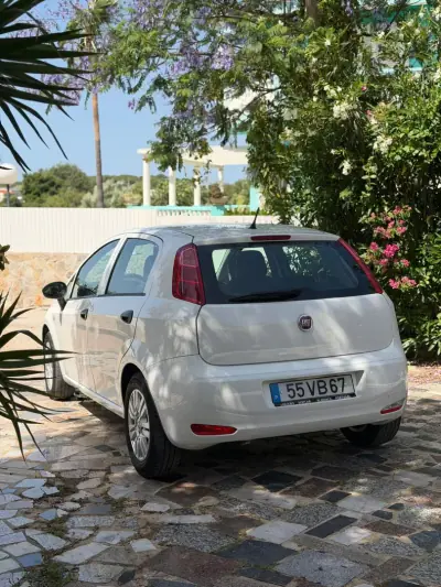 Fiat Punto 2018 - 8500 EUR, 111468 km - AUTO.MOTO.pt - 111468km - foto 4 de 9