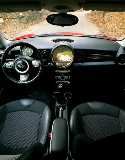 MINI 3 Portas 2010 - 8990 EUR, 186000 km - AUTO.MOTO.pt - 186000km - foto 18 de 26