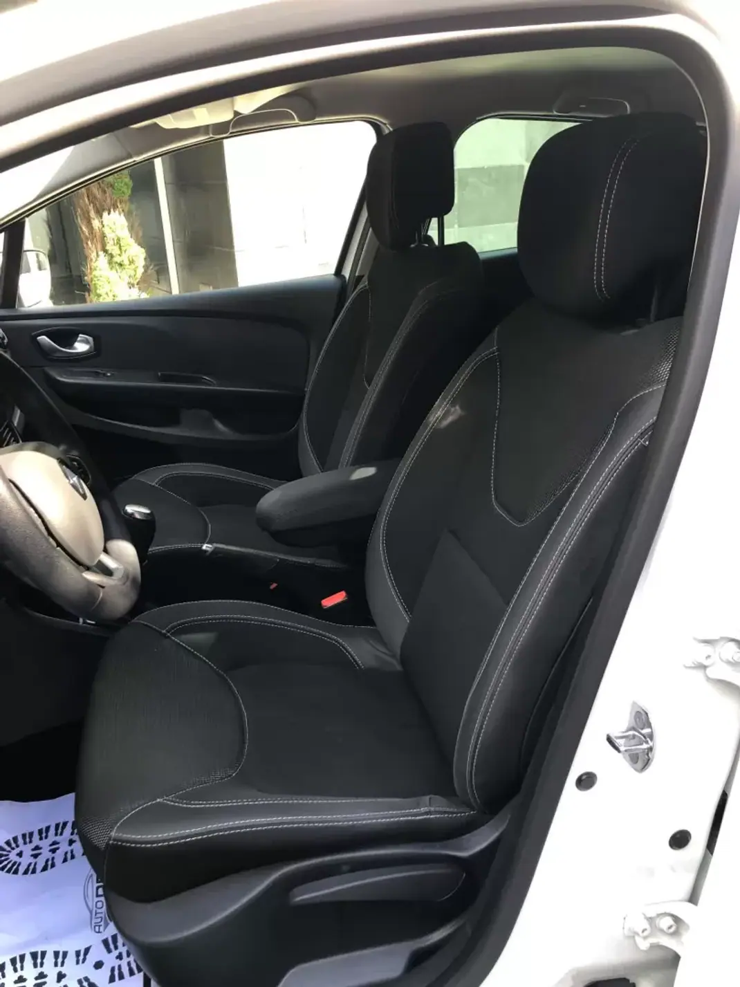Renault Clio 2017 - 8900 EUR, 137000 km - 137000km - foto 10 de 27