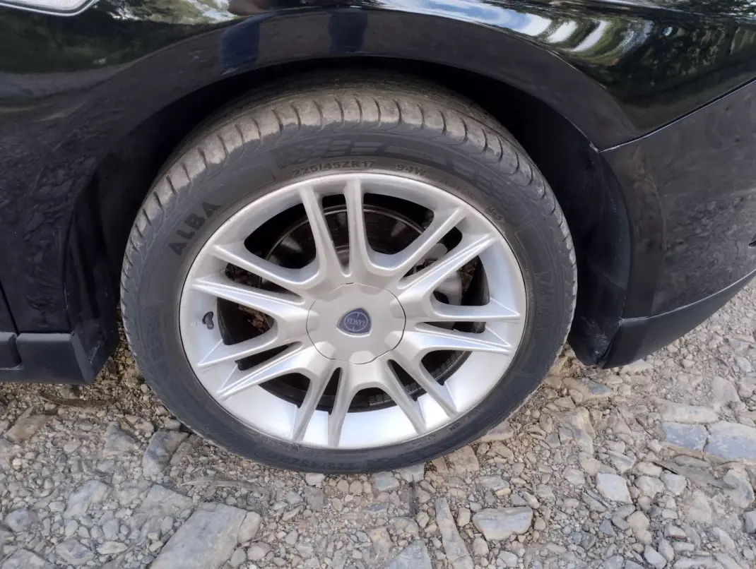 Lancia Delta 2008 - 3750 EUR, 220000 km - AUTO.MOTO.pt - 220000km - foto 9 de 28
