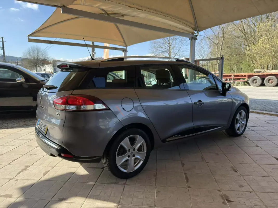 Renault Clio Sport Tourer 2014 - 8950 EUR, 143153 km - AUTO.MOTO.pt - 143153km - foto 9 de 30