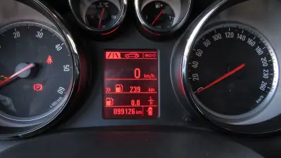Opel Astra 2013 - 9800 EUR, 99000 km - 99000km - foto 6 de 16