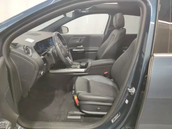 Mercedes-Benz EQA 2022 - 29750 EUR, 73647 km - AUTO.MOTO.pt - 73647km - foto 9 de 14