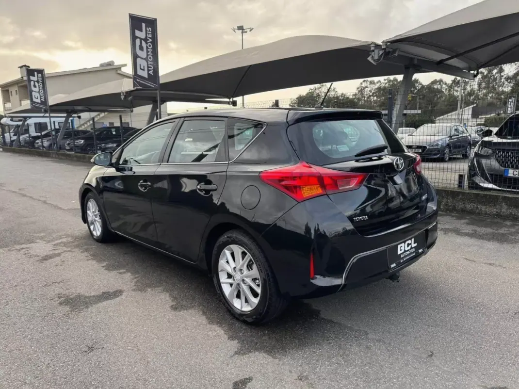Toyota Auris 2014 - 10990 EUR, 224000 km - AUTO.MOTO.pt - 224000km - foto 5 de 27