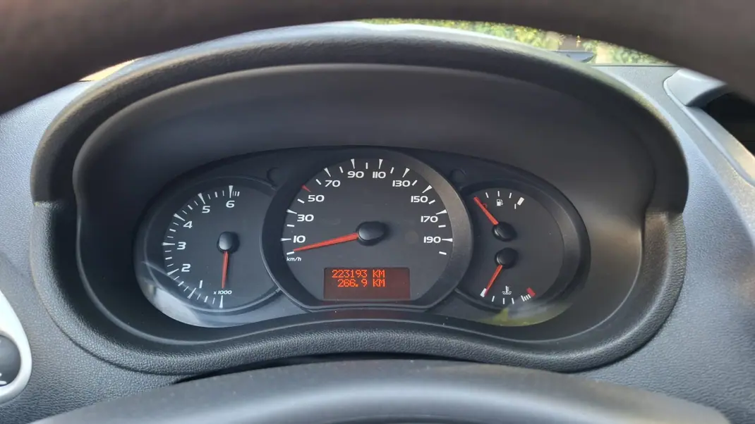 Renault CLIO 1.5DCI AC 2011 - 4500 EUR, 223193 km - AUTO.MOTO.pt - 223193km - foto 12 de 12