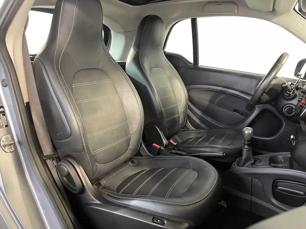 Smart 2016 - 10450 EUR, 91000 km - AUTO.MOTO.pt - 91000km - foto 15 de 26