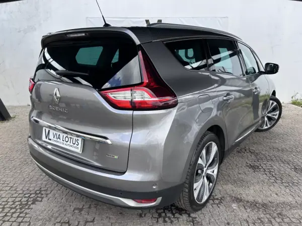 Renault Scénic 2017 - 12900 EUR, 177522 km - AUTO.MOTO.pt - 177522km - foto 6 de 9