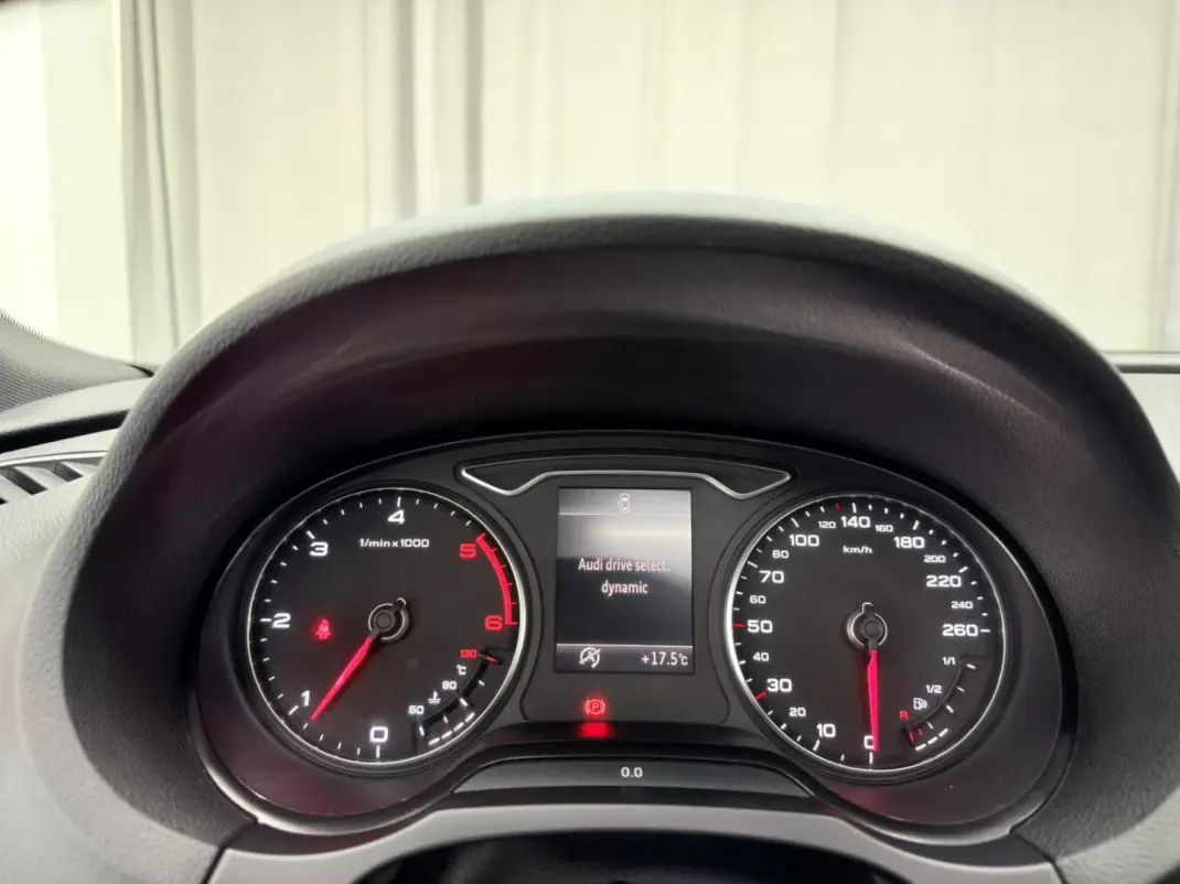 Audi A3 Limousine 2014 - 19750 EUR, 184000 km - AUTO.MOTO.pt - 184000km - foto 24 de 25