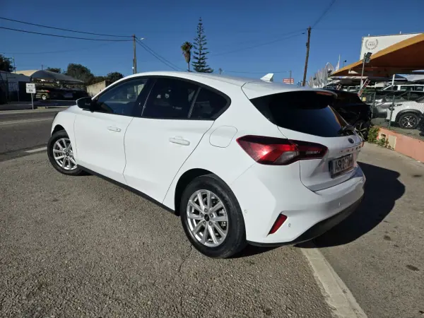 Ford Focus 2022 - 16950 EUR, 62238 km - AUTO.MOTO.pt - 62238km - foto 4 de 10
