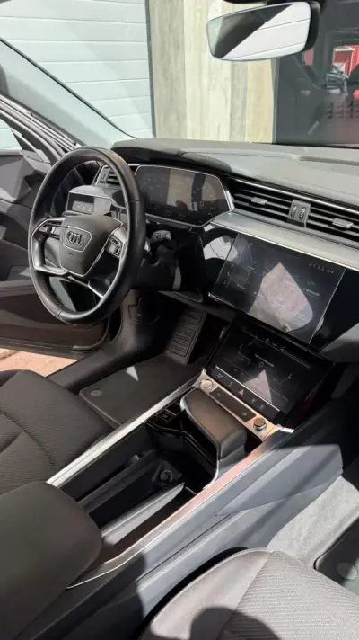 Audi e-tron 2020 - 27500 EUR, 90120 km - AUTO.MOTO.pt - 90120km - foto 14 de 17
