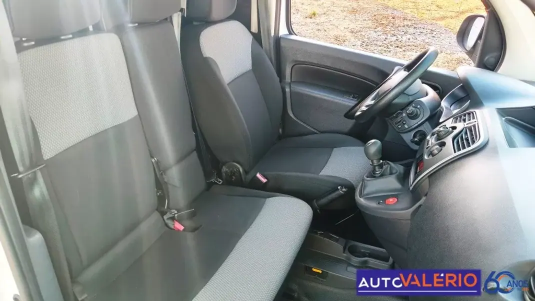 Renault Kangoo 2020 - 12950 EUR, 23421 km - 23421km - foto 24 de 25