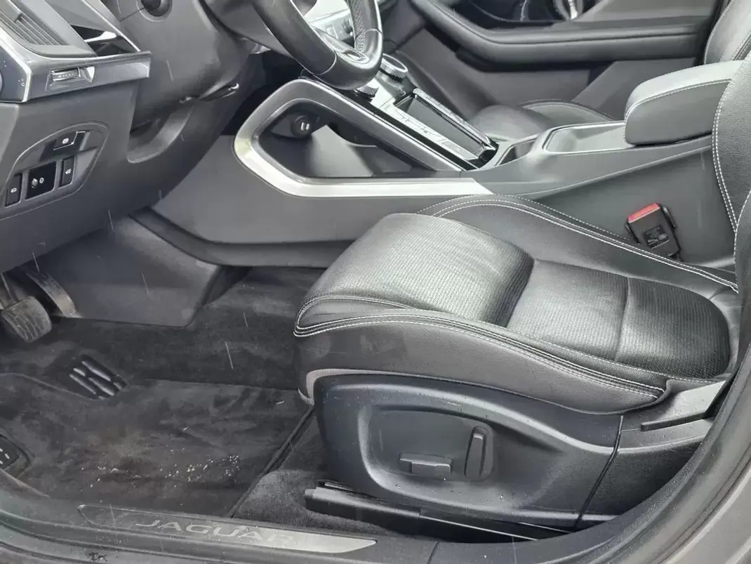 Jaguar I-Pace 2020 - 27999 EUR, 93000 km - AUTO.MOTO.pt - 93000km - foto 14 de 28