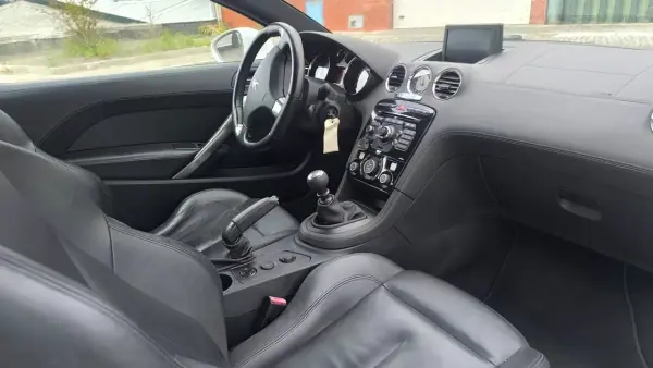 Peugeot RCZ 2011 - 10900 EUR, 158000 km - AUTO.MOTO.pt - 158000km - foto 7 de 19