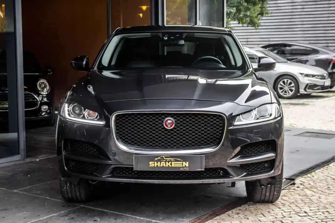 Jaguar F-Pace 2018 - 22990 EUR, 155156 km - 155156km - foto 7 de 48