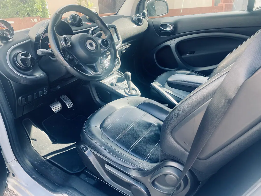 Smart Fortwo Cabrio 2019 - 9000 EUR, 150000 km - AUTO.MOTO.pt - 150000km - foto 12 de 15