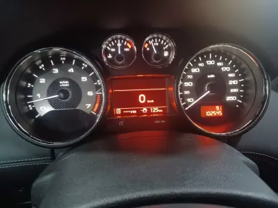 Peugeot RCZ 2010 - 13480 EUR, 102545 km - AUTO.MOTO.pt - 102545km - foto 13 de 37