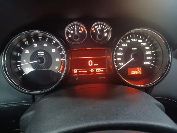 Peugeot RCZ 2010 - 11890 EUR, 102545 km - AUTO.MOTO.pt - 102545km - foto 13 de 37