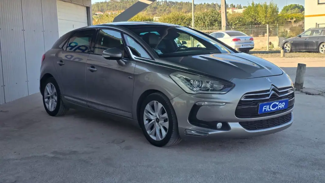 DS DS5 2013 - 10500 EUR, 216565 km - 216565km - foto 3 de 19