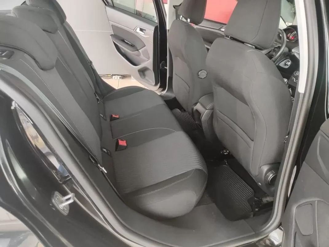 Peugeot 308 2014 - 9350 EUR, 207000 km - AUTO.MOTO.pt - 207000km - foto 14 de 34