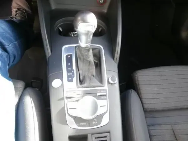 Audi A3 Sportback 2015 - 17500 EUR, 195633 km - AUTO.MOTO.pt - 195633km - foto 17 de 41